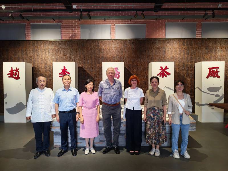 百年“川字”香飄萬里，國際大咖共話出海——趙李橋茶廠迎來世界茶壇貴賓